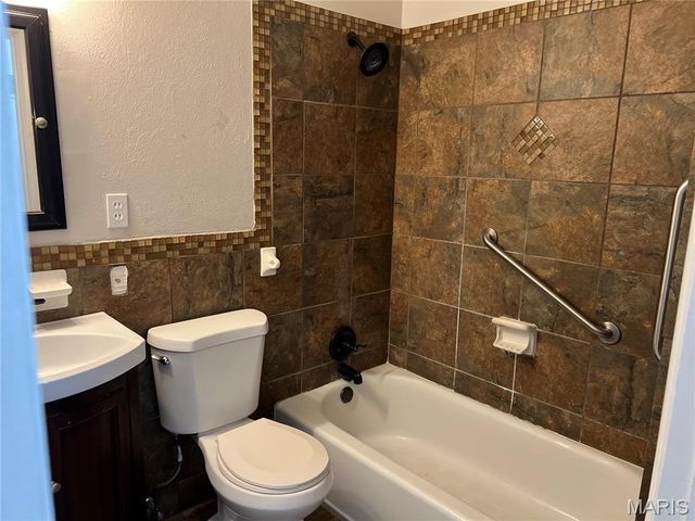 5144 Wallingford Drive, St Louis, MO 63121