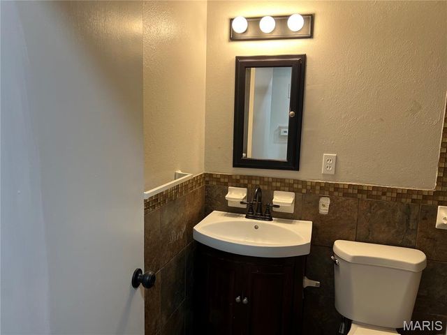 5144 Wallingford Drive, St Louis, MO 63121