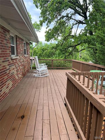 5144 Wallingford Drive, St Louis, MO 63121
