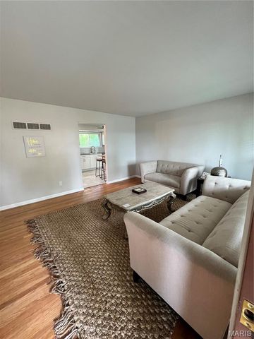 5144 Wallingford Drive, St Louis, MO 63121
