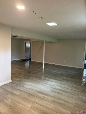 5144 Wallingford Drive, St Louis, MO 63121