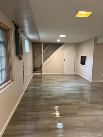 5144 Wallingford Drive, St Louis, MO 63121
