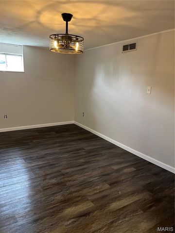 5144 Wallingford Drive, St Louis, MO 63121