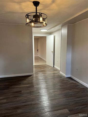 5144 Wallingford Drive, St Louis, MO 63121