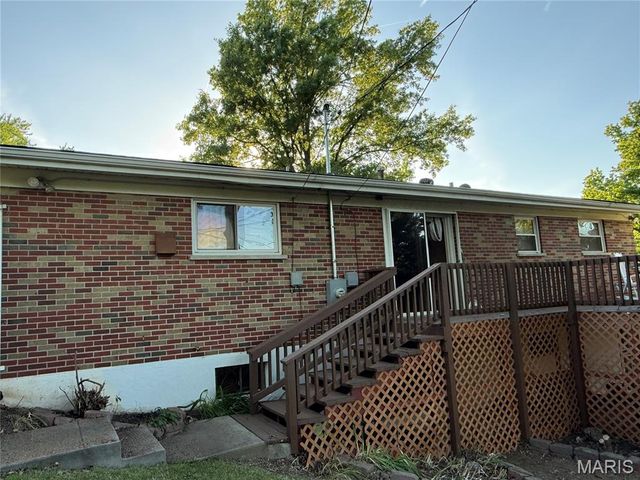 5144 Wallingford Drive, St Louis, MO 63121