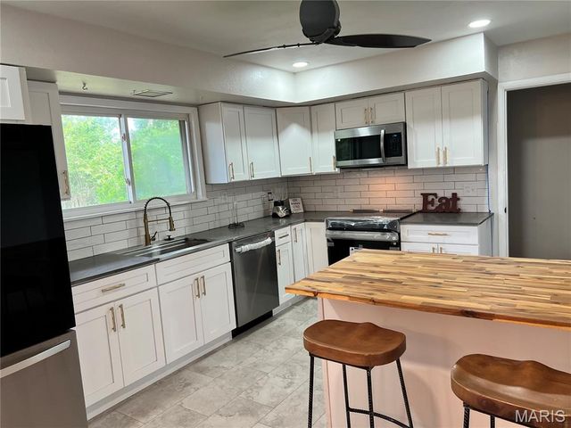 5144 Wallingford Drive, St Louis, MO 63121