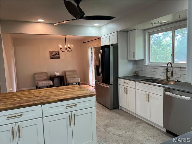 5144 Wallingford Drive, St Louis, MO 63121
