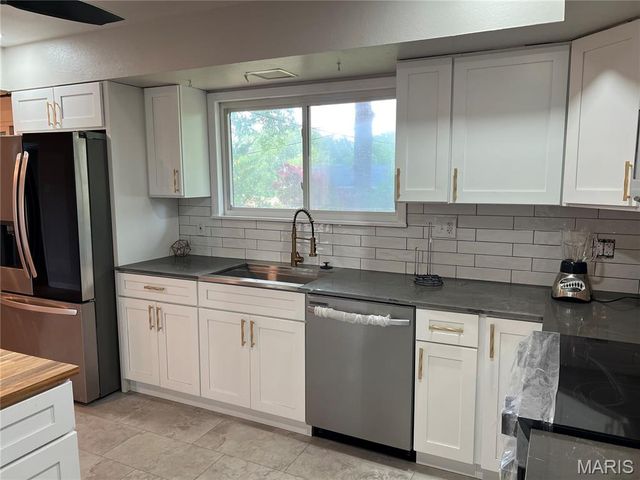 5144 Wallingford Drive, St Louis, MO 63121