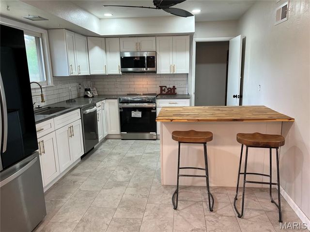 5144 Wallingford Drive, St Louis, MO 63121
