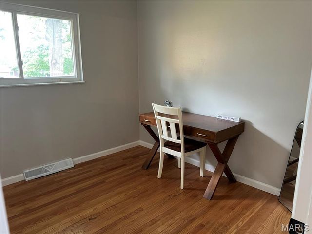 5144 Wallingford Drive, St Louis, MO 63121