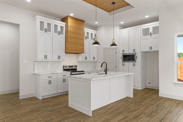 5845 Black Pine Circle, Granbury, TX 76048