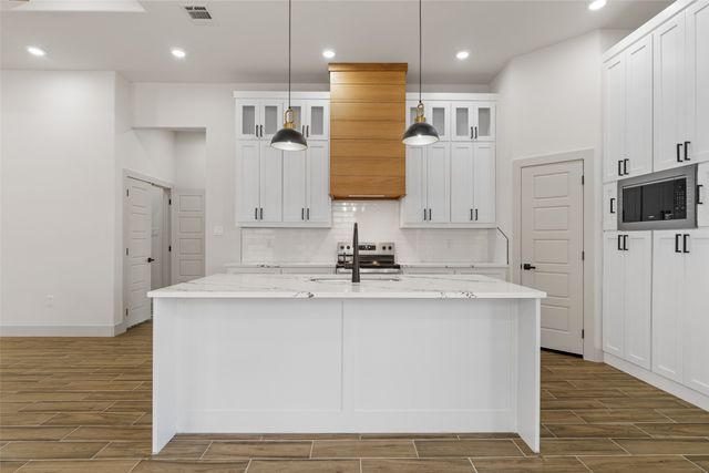 5845 Black Pine Circle, Granbury, TX 76048
