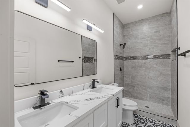 5845 Black Pine Circle, Granbury, TX 76048