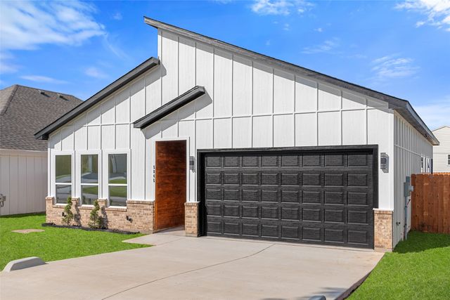 5845 Black Pine Circle, Granbury, TX 76048