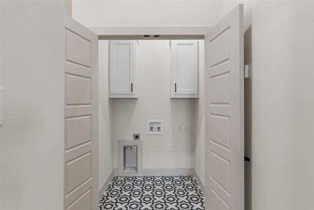 5845 Black Pine Circle, Granbury, TX 76048