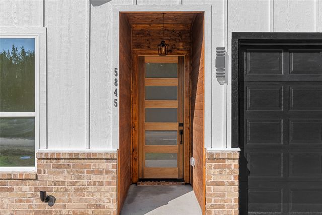 5845 Black Pine Circle, Granbury, TX 76048