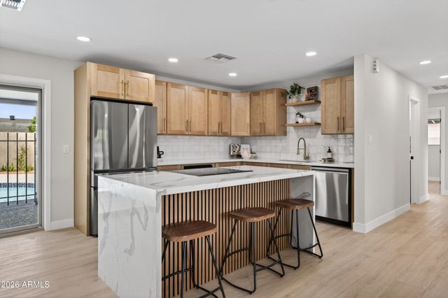 6932 E LATHAM Street, Scottsdale, AZ 85257