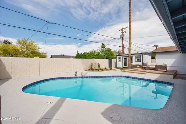 6932 E LATHAM Street, Scottsdale, AZ 85257