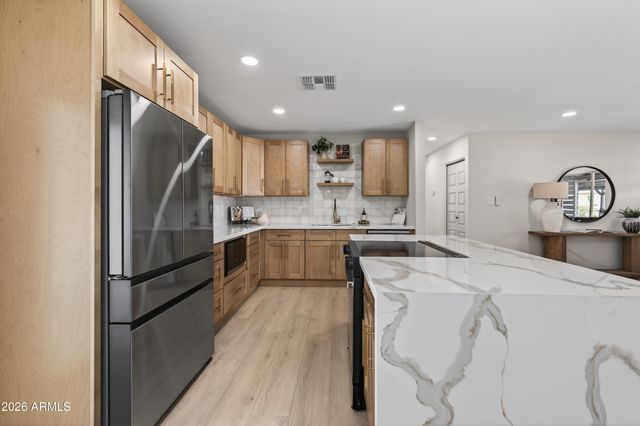 6932 E LATHAM Street, Scottsdale, AZ 85257