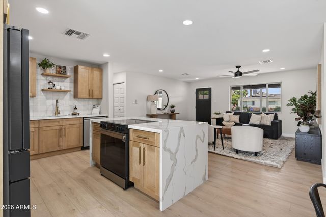 6932 E LATHAM Street, Scottsdale, AZ 85257