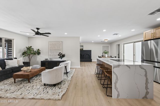 6932 E LATHAM Street, Scottsdale, AZ 85257