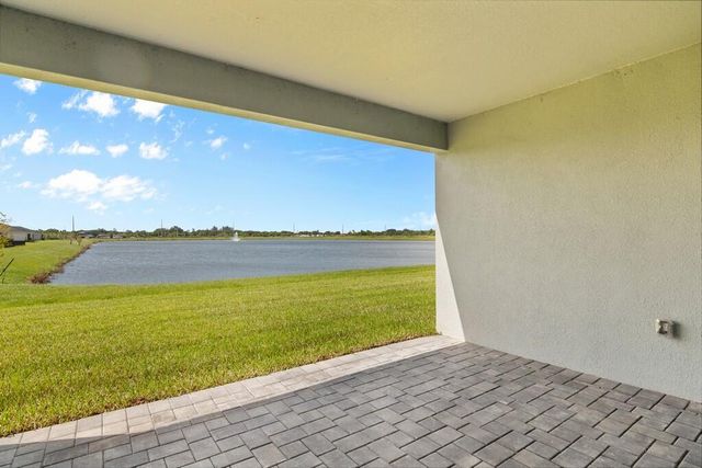 5684 Hampton Park Circle, Vero Beach, FL 32966
