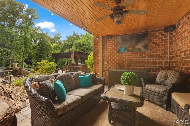 1116 Far Oaks Drive, Caseyville, IL 62232