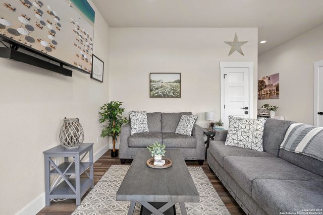 1121 Gruene B, New Braunfels, TX 78130