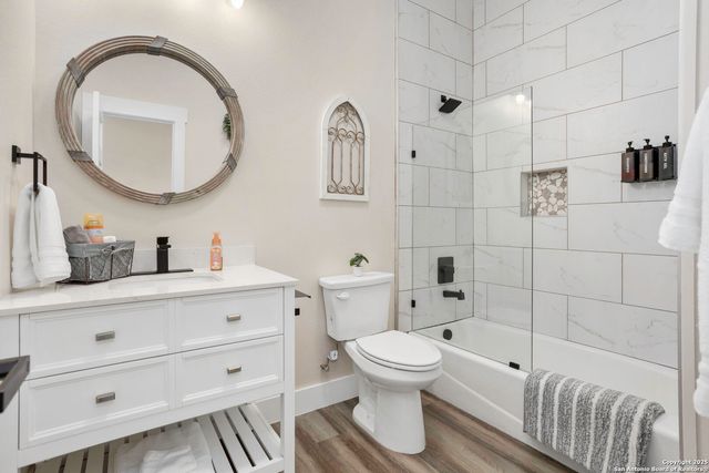 1121 Gruene B, New Braunfels, TX 78130