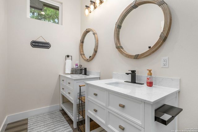 1121 Gruene B, New Braunfels, TX 78130