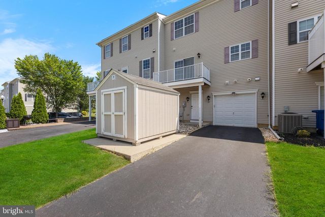 29 MOUNTIE LN, Chesterfield, NJ 08515