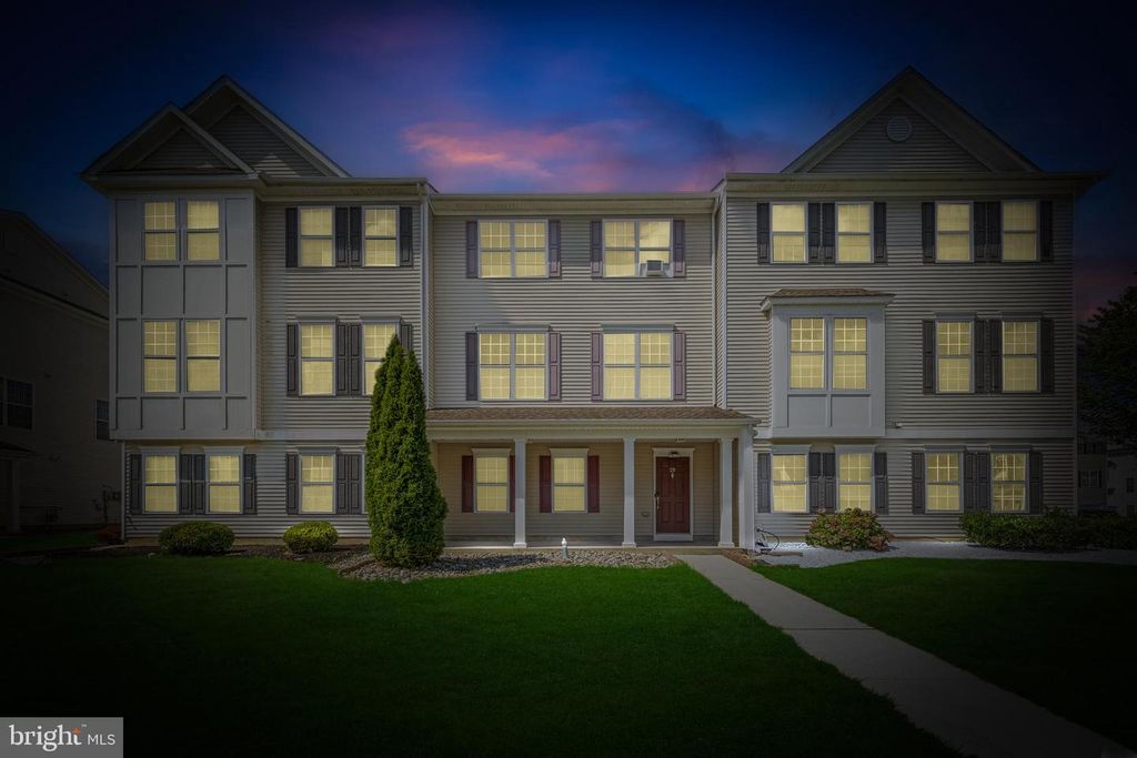 29 MOUNTIE LN, Chesterfield, NJ 08515