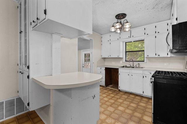 1603 E Main St, Henderson, TX 75652