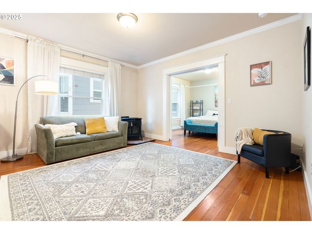 1104 Sw COLUMBIA St 203, Portland, OR 97201