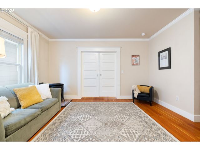 1104 Sw COLUMBIA St 203, Portland, OR 97201