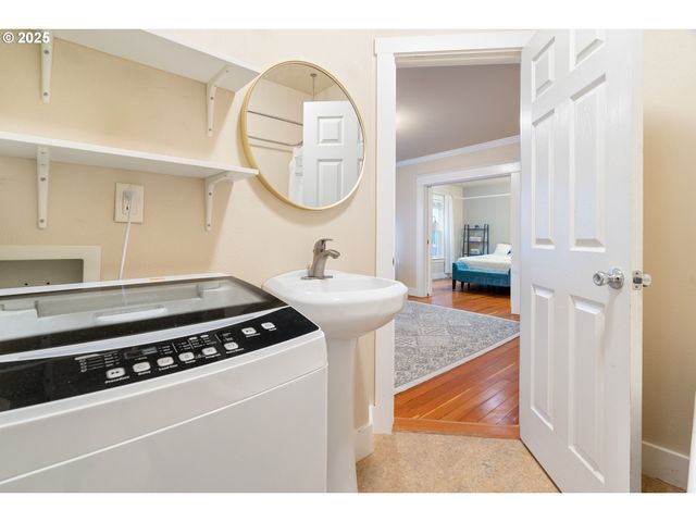 1104 Sw COLUMBIA St 203, Portland, OR 97201