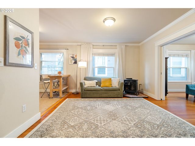 1104 Sw COLUMBIA St 203, Portland, OR 97201