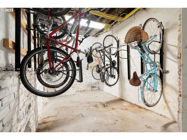 1104 Sw COLUMBIA St 203, Portland, OR 97201