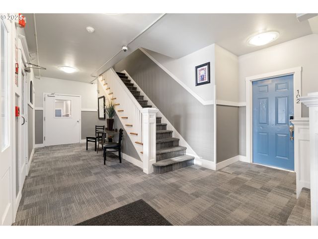 1104 Sw COLUMBIA St 203, Portland, OR 97201