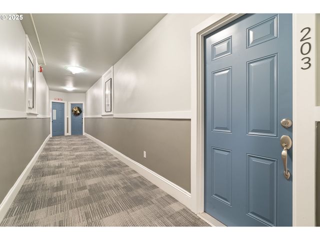 1104 Sw COLUMBIA St 203, Portland, OR 97201