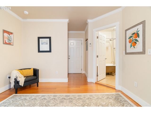 1104 Sw COLUMBIA St 203, Portland, OR 97201