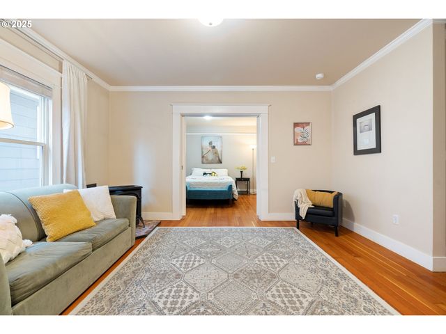 1104 Sw COLUMBIA St 203, Portland, OR 97201