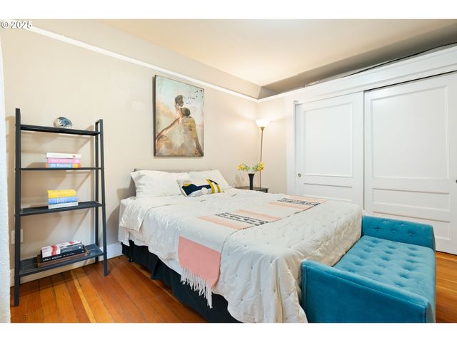 1104 Sw COLUMBIA St 203, Portland, OR 97201