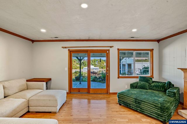 4241 Riverdale Rd S, Salem, OR 97302