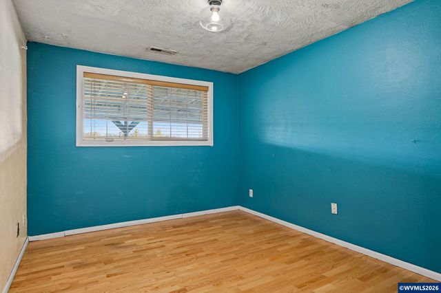 4241 Riverdale Rd S, Salem, OR 97302