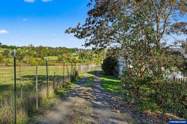 4241 Riverdale Rd S, Salem, OR 97302
