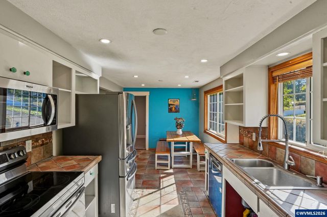 4241 Riverdale Rd S, Salem, OR 97302