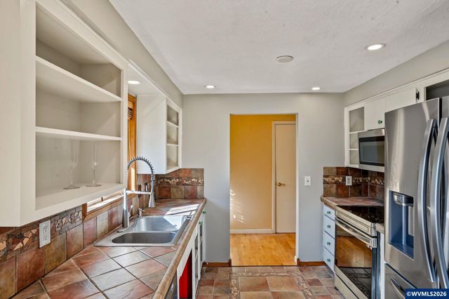 4241 Riverdale Rd S, Salem, OR 97302