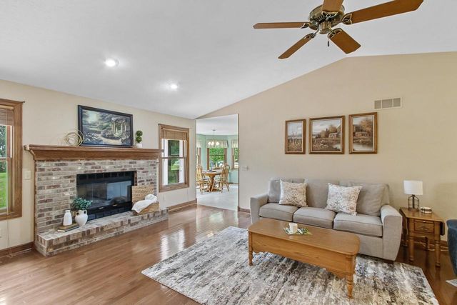 4195 S Satinwood Drive, Beloit, WI 53511