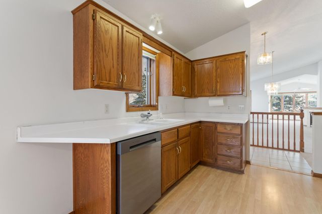 10720 57th Place N 1, Plymouth, MN 55442